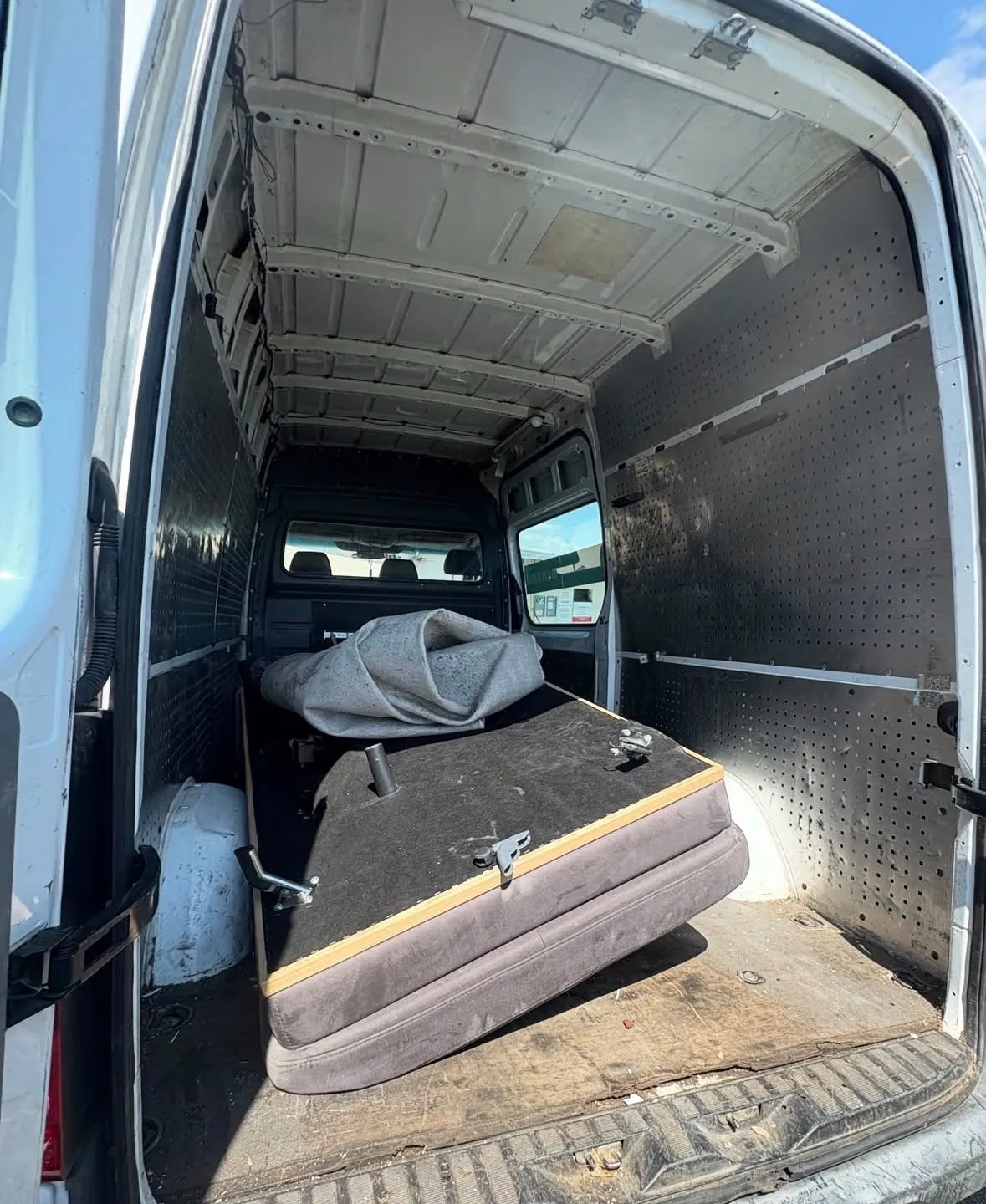 Camion vide, prêt pour le chargement