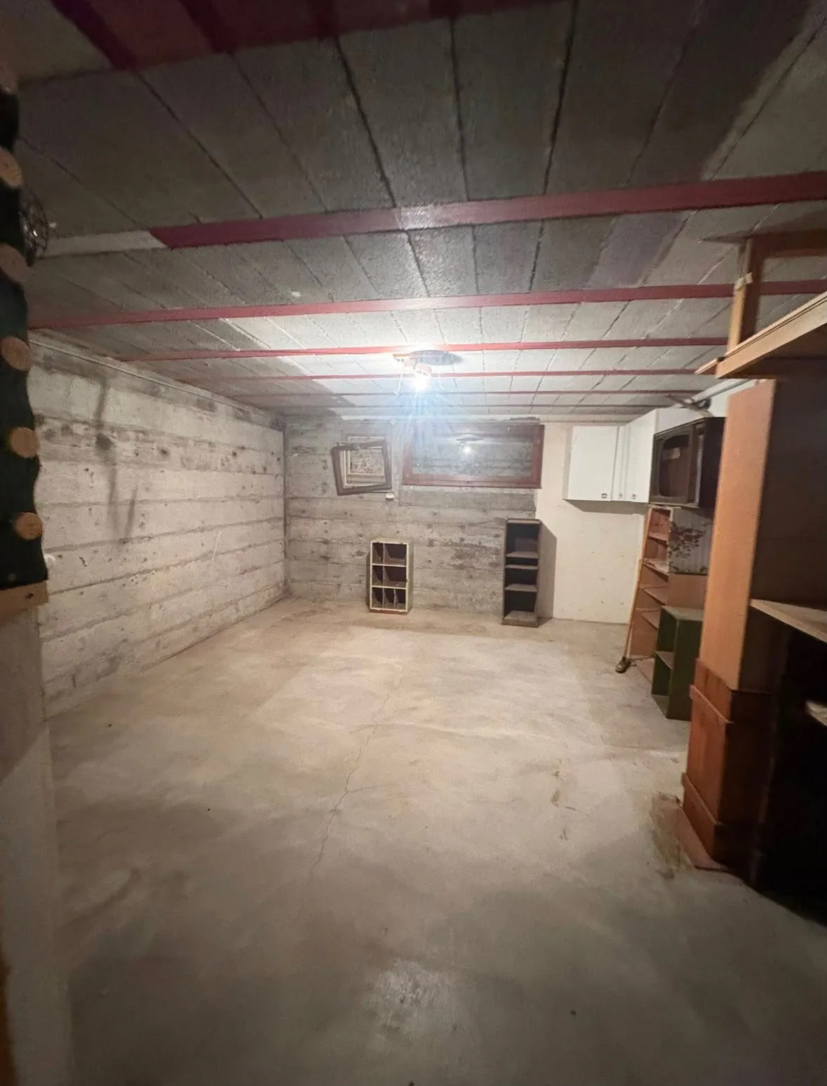 Cave entièrement vidée après débarras