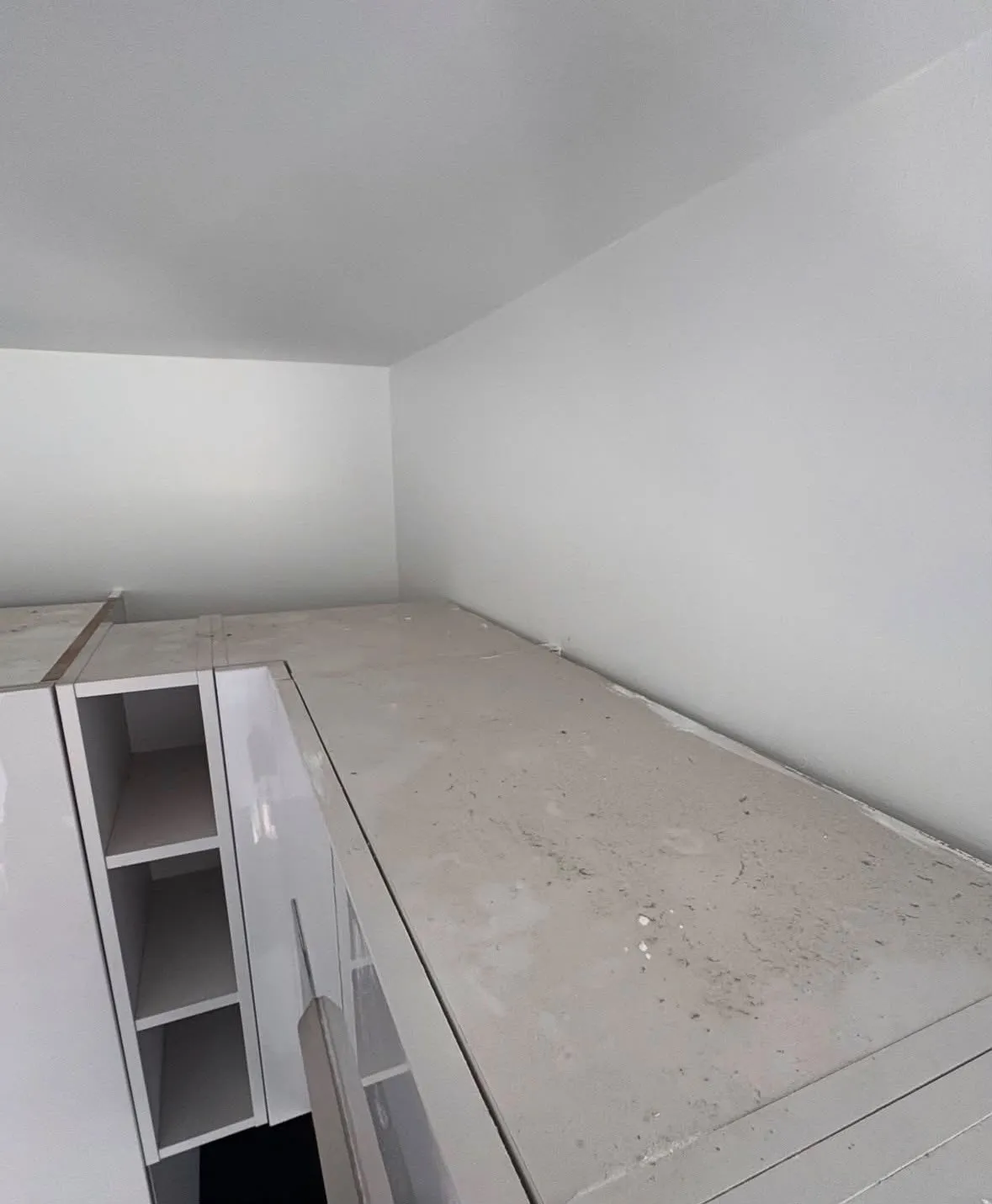 Combles avant nettoyage de fin de chantier