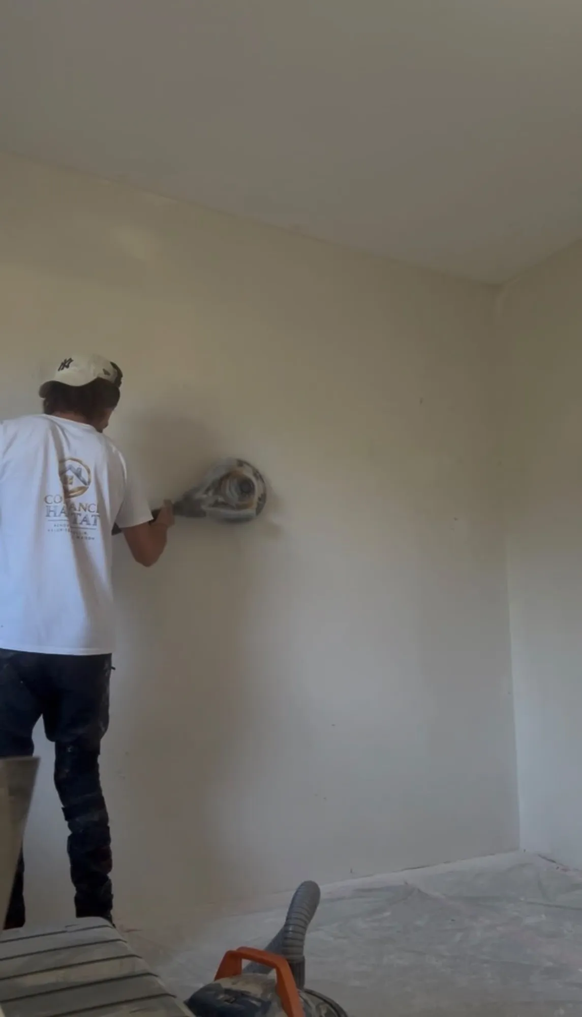 Préparation des murs — enduit et ponçage avant peinture