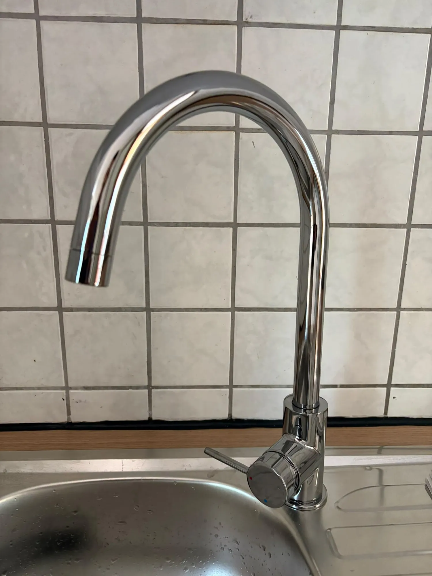 Mitigeur d’évier col de cygne installé