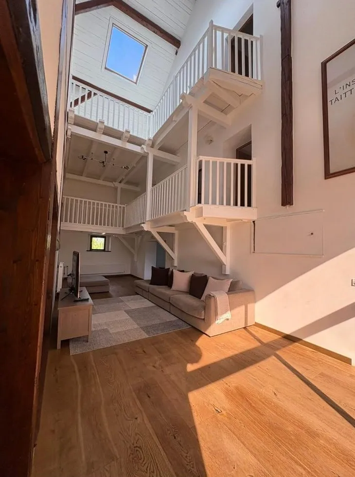 Escalier et mezzanine rénovés dans une maison du Pays de Gex