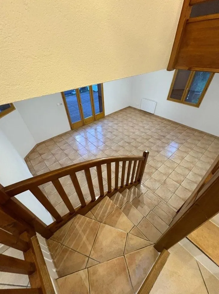 Escalier bois et carrelage remis en état